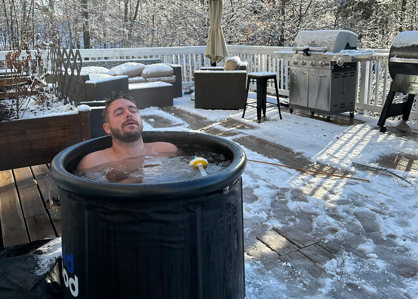 Risiken von kaltem Wasser und wie der menschliche Körper auf niedrige Wassertemperaturen reagiert